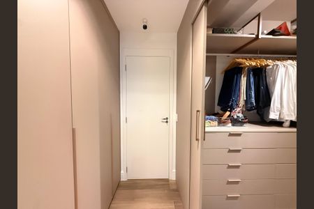 Apartamento à venda com 213m², 3 quartos e 4 vagasCloset