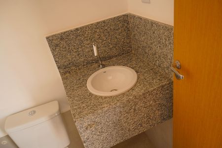 Casa de condomínio para alugar com 164m², 3 quartos e 3 vagasBanheiro de Serviço