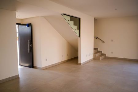 Sala de casa de condomínio para alugar com 3 quartos, 164m² em Conjunto Residencial Storil, Aparecida de Goiânia