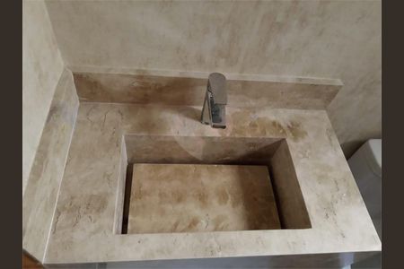 Casa à venda com 194m², 3 quartos e 4 vagas