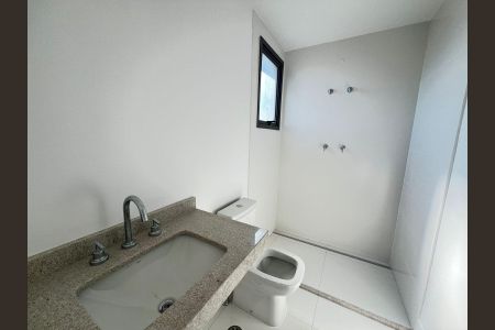 Banheiro de apartamento à venda com 3 quartos, 144m² em Campo Belo, São Paulo
