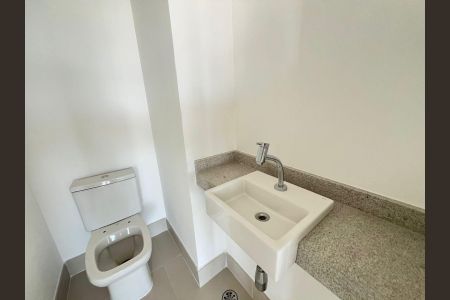 Banheiro de apartamento à venda com 3 quartos, 144m² em Campo Belo, São Paulo