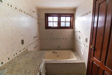 Casa de condomínio para alugar com 190m², 3 quartos e 2 vagas Casa de condomínio para alugar com 190m², 3 quartos e 2 vagasBanheiro da Suíte 1