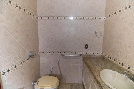 Casa de condomínio para alugar com 190m², 3 quartos e 2 vagas Casa de condomínio para alugar com 190m², 3 quartos e 2 vagasBanheiro da Suíte 1