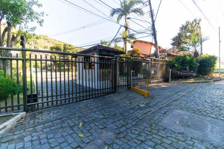 Casa de condomínio para alugar com 190m², 3 quartos e 2 vagas Casa de condomínio para alugar com 190m², 3 quartos e 2 vagasFachada