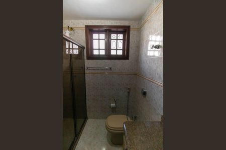 Casa de condomínio para alugar com 190m², 3 quartos e 2 vagas Casa de condomínio para alugar com 190m², 3 quartos e 2 vagasBanheiro da Suíte 2