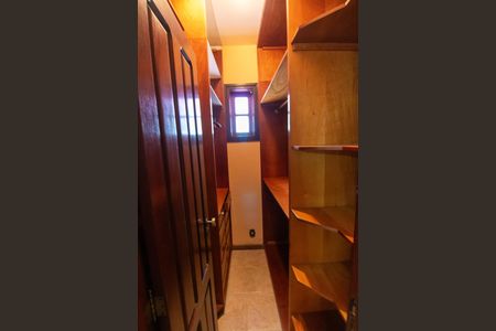 Casa de condomínio para alugar com 190m², 3 quartos e 2 vagas Casa de condomínio para alugar com 190m², 3 quartos e 2 vagasCloset da suíte 1