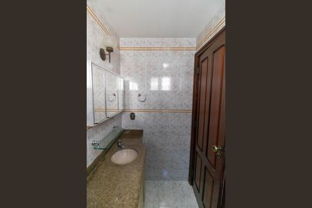 Casa de condomínio para alugar com 190m², 3 quartos e 2 vagas Casa de condomínio para alugar com 190m², 3 quartos e 2 vagasBanheiro da Suíte 2