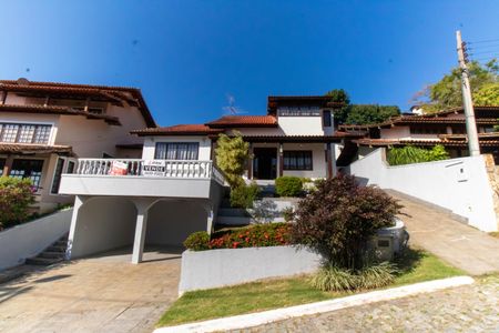 Casa de condomínio para alugar com 190m², 3 quartos e 2 vagas Casa de condomínio para alugar com 190m², 3 quartos e 2 vagasFachada