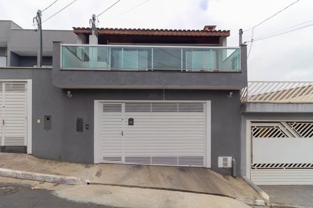 Casa à venda com 96m², 2 quartos e 2 vagasFachada
