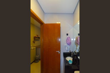 Casa à venda com 96m², 2 quartos e 2 vagasBanheiro da Suíte 2