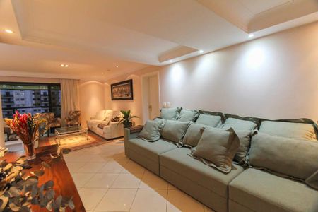 Apartamento à venda com 240m², 4 quartos e 4 vagas Apartamento à venda com 240m², 4 quartos e 4 vagasSala de TV