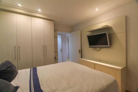 Apartamento à venda com 240m², 4 quartos e 4 vagas Apartamento à venda com 240m², 4 quartos e 4 vagasSuíte 3