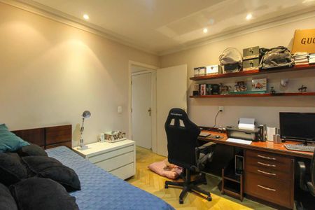 Apartamento à venda com 240m², 4 quartos e 4 vagas Apartamento à venda com 240m², 4 quartos e 4 vagasSuíte 4