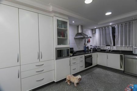Apartamento à venda com 240m², 4 quartos e 4 vagas Apartamento à venda com 240m², 4 quartos e 4 vagasCozinha
