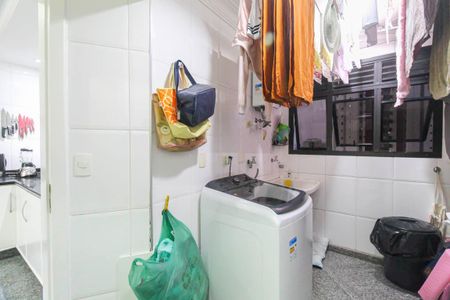 Apartamento à venda com 240m², 4 quartos e 4 vagas Apartamento à venda com 240m², 4 quartos e 4 vagasÁrea de Serviço