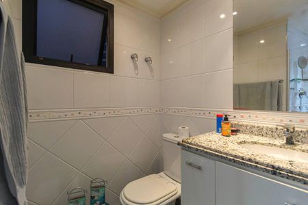 Apartamento à venda com 240m², 4 quartos e 4 vagas Apartamento à venda com 240m², 4 quartos e 4 vagasBanheiro da Suíte 3