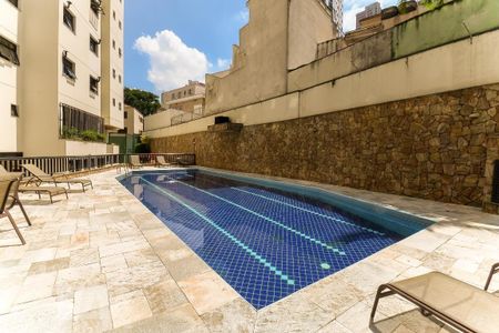 Apartamento à venda com 240m², 4 quartos e 4 vagas Apartamento à venda com 240m², 4 quartos e 4 vagasÁrea comum - Piscina