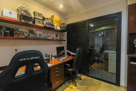 Apartamento à venda com 240m², 4 quartos e 4 vagas Apartamento à venda com 240m², 4 quartos e 4 vagasSuíte 4