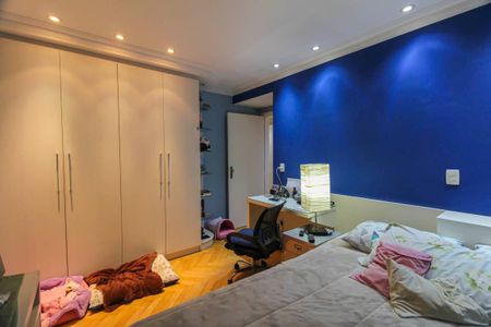 Apartamento à venda com 240m², 4 quartos e 4 vagas Apartamento à venda com 240m², 4 quartos e 4 vagasSuíte 2