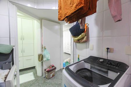 Apartamento à venda com 240m², 4 quartos e 4 vagas Apartamento à venda com 240m², 4 quartos e 4 vagasÁrea de Serviço