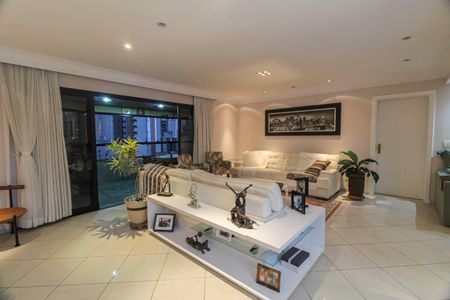 Apartamento à venda com 240m², 4 quartos e 4 vagas Apartamento à venda com 240m², 4 quartos e 4 vagasSala