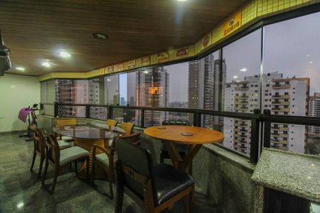 Apartamento à venda com 240m², 4 quartos e 4 vagas Apartamento à venda com 240m², 4 quartos e 4 vagasVaranda da Sala de Jantar