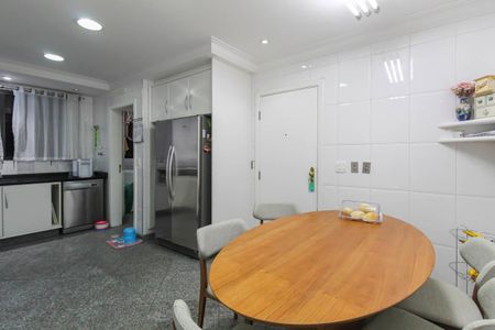 Apartamento à venda com 240m², 4 quartos e 4 vagas Apartamento à venda com 240m², 4 quartos e 4 vagasCozinha