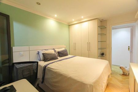 Apartamento à venda com 240m², 4 quartos e 4 vagas Apartamento à venda com 240m², 4 quartos e 4 vagasSuíte 3