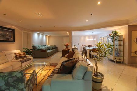 Apartamento à venda com 240m², 4 quartos e 4 vagas Apartamento à venda com 240m², 4 quartos e 4 vagasSala