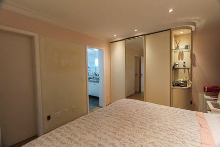 Apartamento à venda com 240m², 4 quartos e 4 vagas Apartamento à venda com 240m², 4 quartos e 4 vagasSuíte 1