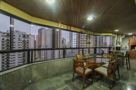 Apartamento à venda com 240m², 4 quartos e 4 vagas Apartamento à venda com 240m², 4 quartos e 4 vagasVaranda da Sala de Jantar