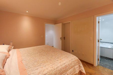 Apartamento à venda com 240m², 4 quartos e 4 vagas Apartamento à venda com 240m², 4 quartos e 4 vagasSuíte 1