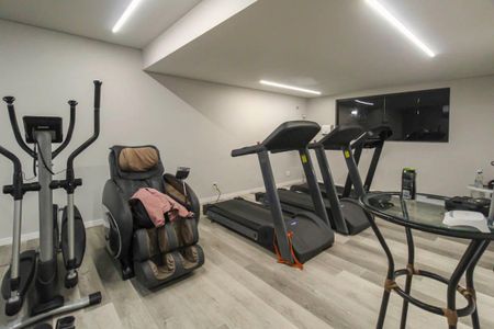 Apartamento à venda com 240m², 4 quartos e 4 vagas Apartamento à venda com 240m², 4 quartos e 4 vagasÁrea comum - Academia