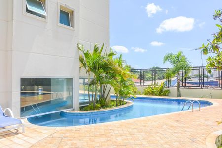 Apartamento à venda com 215m², 3 quartos e 4 vagas Apartamento à venda com 215m², 3 quartos e 4 vagasÁrea comum - Piscina