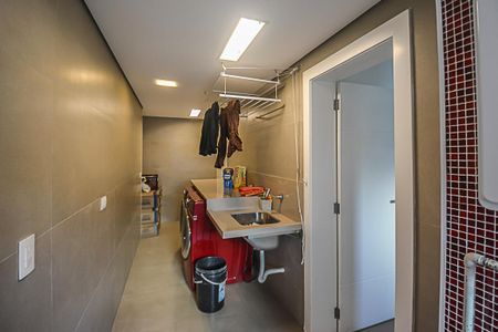 Apartamento à venda com 215m², 3 quartos e 4 vagas Apartamento à venda com 215m², 3 quartos e 4 vagasÁrea de Serviço