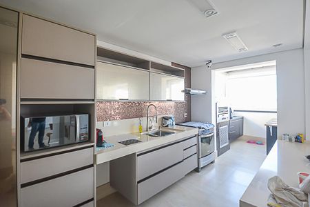Apartamento à venda com 215m², 3 quartos e 4 vagas Apartamento à venda com 215m², 3 quartos e 4 vagasCozinha