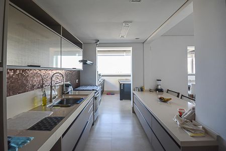 Apartamento à venda com 215m², 3 quartos e 4 vagas Apartamento à venda com 215m², 3 quartos e 4 vagasCozinha