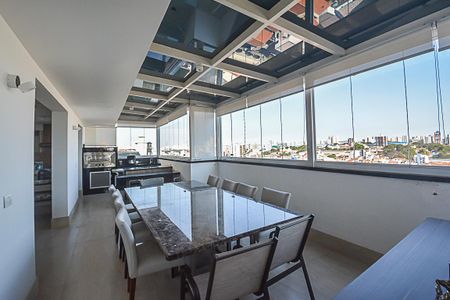 Apartamento à venda com 215m², 3 quartos e 4 vagas Apartamento à venda com 215m², 3 quartos e 4 vagasVaranda gourmet