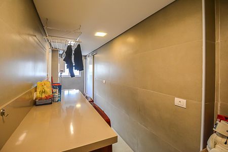 Apartamento à venda com 215m², 3 quartos e 4 vagas Apartamento à venda com 215m², 3 quartos e 4 vagasÁrea de Serviço