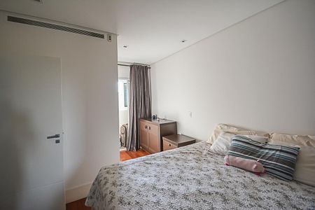 Apartamento à venda com 215m², 3 quartos e 4 vagas Apartamento à venda com 215m², 3 quartos e 4 vagasSuíte 1