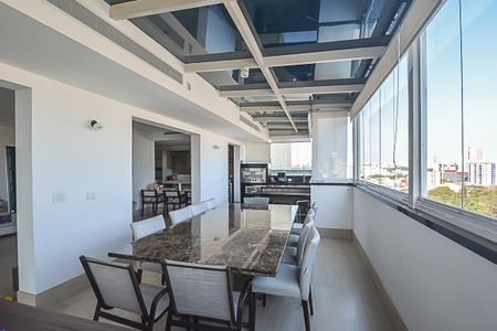 Apartamento à venda com 215m², 3 quartos e 4 vagas Apartamento à venda com 215m², 3 quartos e 4 vagasVaranda gourmet
