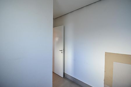 Apartamento à venda com 215m², 3 quartos e 4 vagas Apartamento à venda com 215m², 3 quartos e 4 vagasQuarto de Serviço