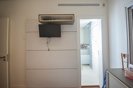 Apartamento à venda com 215m², 3 quartos e 4 vagas Apartamento à venda com 215m², 3 quartos e 4 vagasSuíte 2