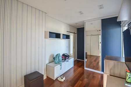 Apartamento à venda com 215m², 3 quartos e 4 vagas Apartamento à venda com 215m², 3 quartos e 4 vagasQuarto