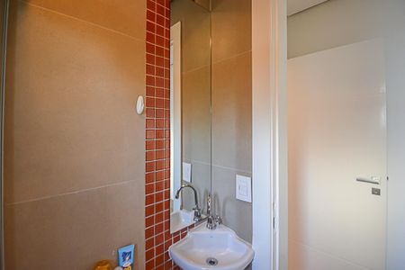 Apartamento à venda com 215m², 3 quartos e 4 vagas Apartamento à venda com 215m², 3 quartos e 4 vagasBanheiro de serviço