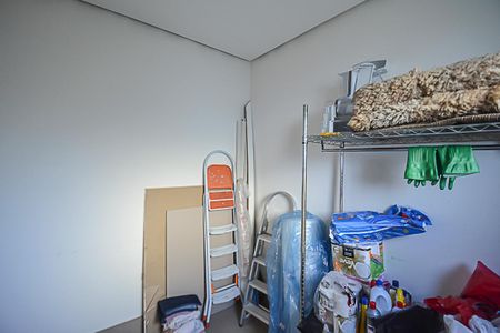 Apartamento à venda com 215m², 3 quartos e 4 vagas Apartamento à venda com 215m², 3 quartos e 4 vagasQuarto de Serviço