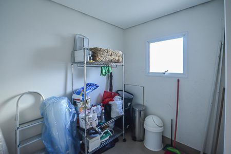 Apartamento à venda com 215m², 3 quartos e 4 vagas Apartamento à venda com 215m², 3 quartos e 4 vagasQuarto de Serviço