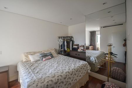 Apartamento à venda com 215m², 3 quartos e 4 vagas Apartamento à venda com 215m², 3 quartos e 4 vagasSuíte 1
