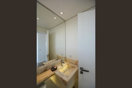 Apartamento à venda com 215m², 3 quartos e 4 vagas Apartamento à venda com 215m², 3 quartos e 4 vagasLavabo